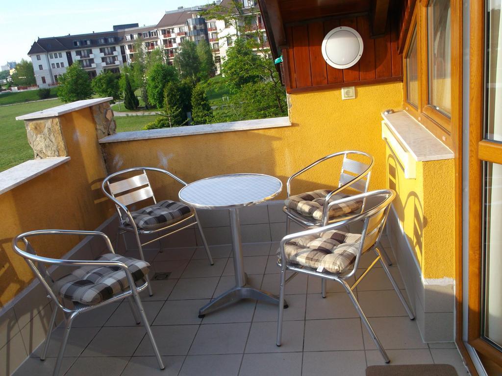 Birdland Panorama Apartman Bük Værelse billede